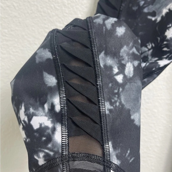 Lululemon Sunshine Salutation Crop (Full-On Luxtreme) 6 - Picture 6 of 13